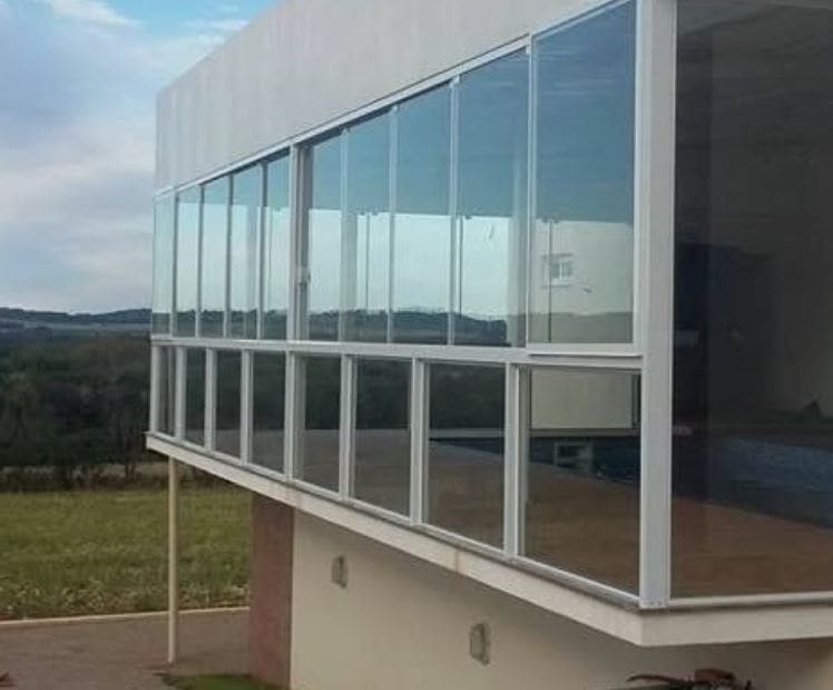 Fachada de Vidro em Blumenau - Escritório com fachada moderna e vidro refletivo