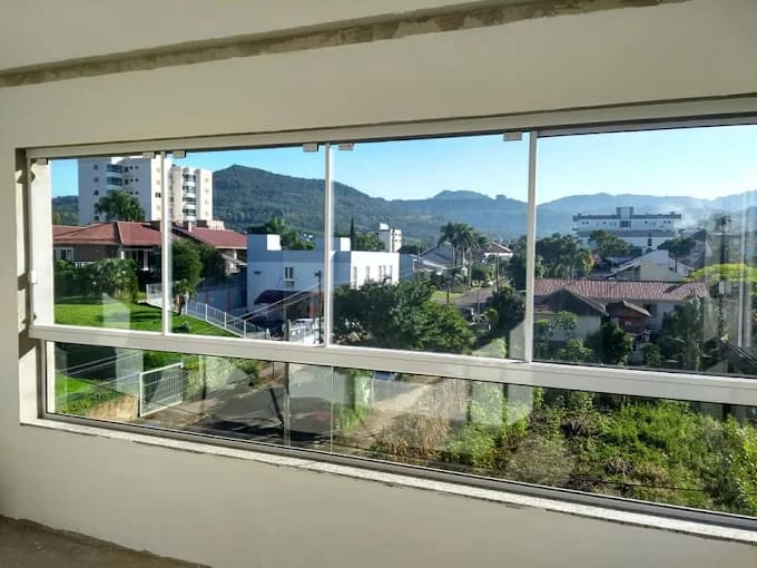 Vidraçaria na Velha Blumenau - Portas e divisórias de vidro temperado